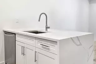 31-22 29th St, New York City, NY 11106 - Photo 6