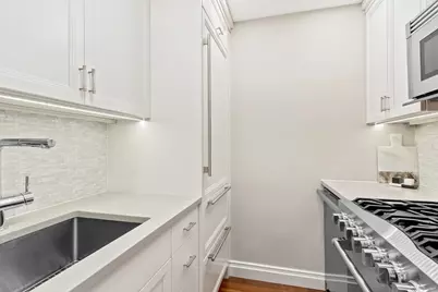 240 E 76th Street #6V, New York City, NY 10021 - Photo 4