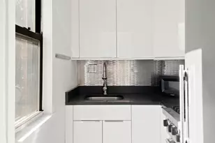 310 W 56th St, New York City, NY 10019 - Photo 4