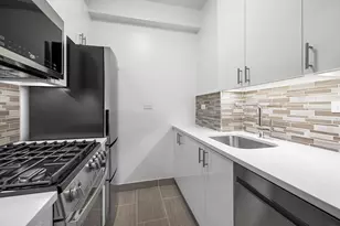 333 W 57th St, New York City, NY 10019 - Photo 2