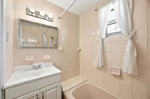 22-44 43rd St, New York City, NY 11105 - Photo 10