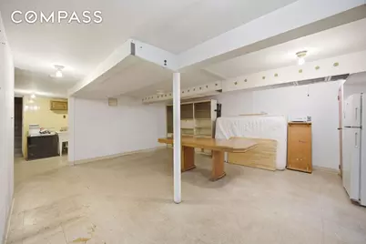 22-44 43rd Street, New York City, NY 11105 - Photo 16