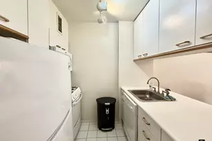 393 W 49th St, New York, NY 10019 - Photo 4