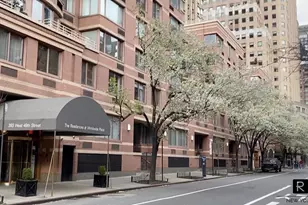 393 W 49th St, New York City, NY 10019 - Photo 6