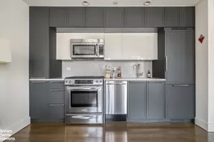 432 W 52nd St, New York City, NY 10019 - Photo 2