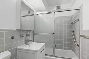 211 E 53rd St, New York City, NY 10022 - Photo 6