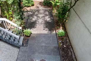 209 E 48th St, New York City, NY 10017 - Photo 10