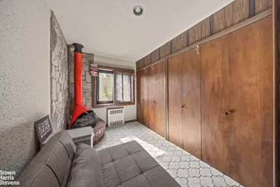 75-27 Furmanville Avenue, New York City, NY 11379 - Photo 12