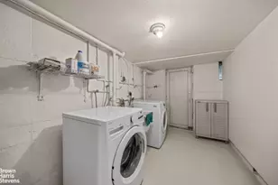 75-27 Furmanville Ave, New York City, NY 11379 - Photo 16