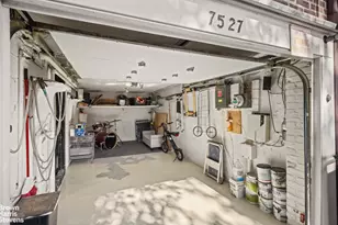 75-27 Furmanville Ave, New York City, NY 11379 - Photo 18