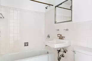 185 Hall St, New York City, NY 11205 - Photo 8