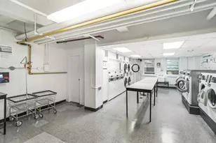 321 E 43rd St, New York City, NY 10017 - Photo 10