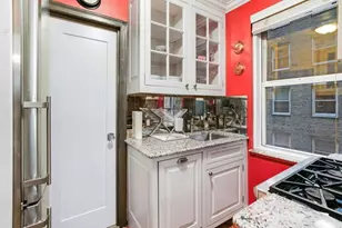 321 E 43rd St, New York City, NY 10017 - Photo 4