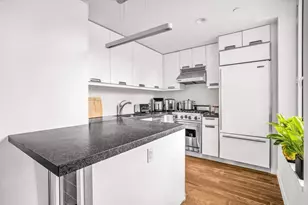 261 W 28th St, New York City, NY 10001 - Photo 2