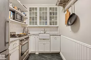 166 W 76th St, New York City, NY 10023 - Photo 4