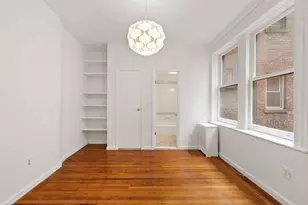 140 W 71st St, New York City, NY 10023 - Photo 2