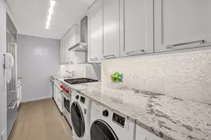 330 E 38th St, New York City, NY 10016 - Photo 4