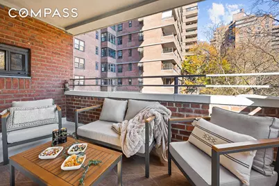 208 E Broadway #J405/J406, New York, NY 10002 - Photo 2