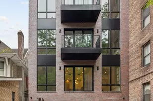 184 Hawthorne St, New York City, NY 11225 - Photo 6