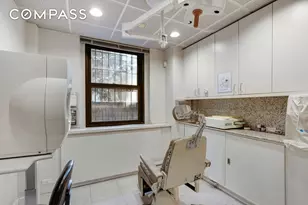 115 E 61st St, New York City, NY 10065 - Photo 2