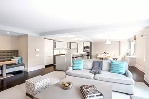 21 E 61st St, New York City, NY 10065 - Photo 2