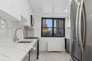 305 E 40th St, New York City, NY 10017 - Photo 8