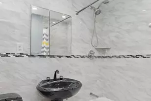 305 E 40th St, New York City, NY 10017 - Photo 18