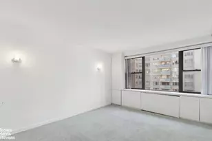 305 E 40th St, New York City, NY 10017 - Photo 12