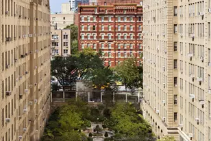 322 W 57th St, New York City, NY 10019 - Photo 2