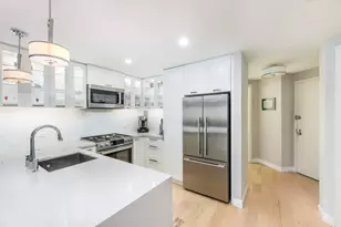 330 E 38th St, New York City, NY 10016 - Photo 4