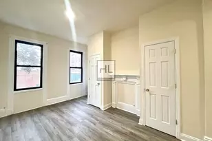 51-28 35th St, New York, NY 11101 - Photo 1