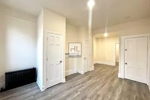 51-28 35th St, New York, NY 11101 - Photo 2