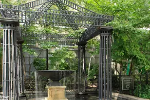 240 E 47th St, New York City, NY 10017 - Photo 18