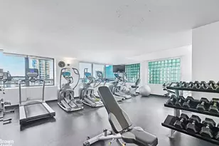 240 E 47th St, New York City, NY 10017 - Photo 16