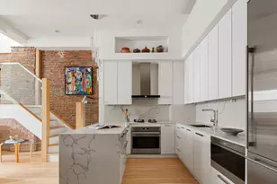 521 W 47th St, New York City, NY 10036 - Photo 4