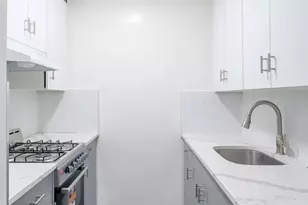 201 E 36th St, New York, NY 10016 - Photo 4