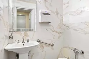 121 E 60th St, New York City, NY 10022 - Photo 8