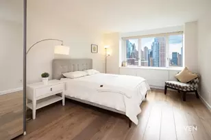 322 W 57th St, New York City, NY 10019 - Photo 4