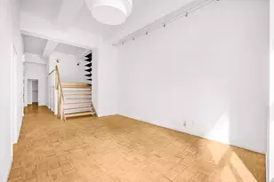 310 E 46th St, New York City, NY 10017 - Photo 4