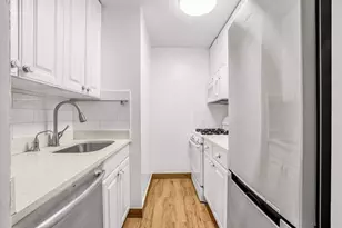 310 E 46th St, New York City, NY 10017 - Photo 10