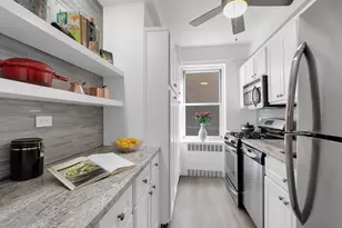 320 W 76th St, New York City, NY 10023 - Photo 4