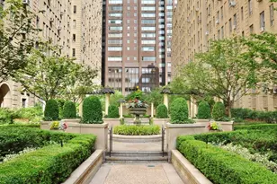 353 W 56th St, New York City, NY 10019 - Photo 10