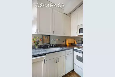 333 E 43rd Street #922, New York, NY 10017 - Photo 6