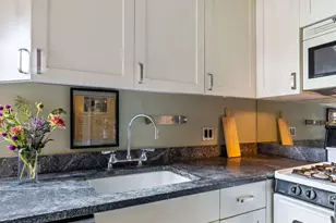 333 E 43rd St, New York, NY 10017 - Photo 6