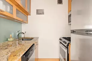 209 E 56th St, New York City, NY 10022 - Photo 4