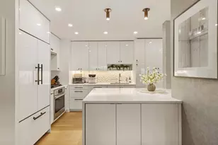 300 E 71st St, New York City, NY 10021 - Photo 2