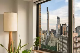 101 W 67th St, New York City, NY 10023 - Photo 2