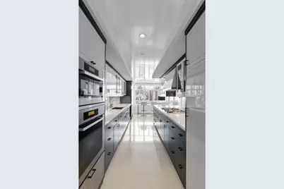 21 E 61st Street #8F, New York City, NY 10065 - Photo 8