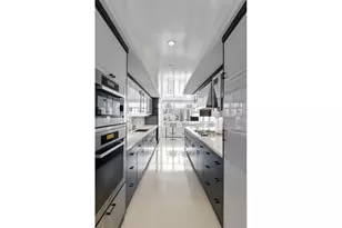 21 E 61st St, New York City, NY 10065 - Photo 8