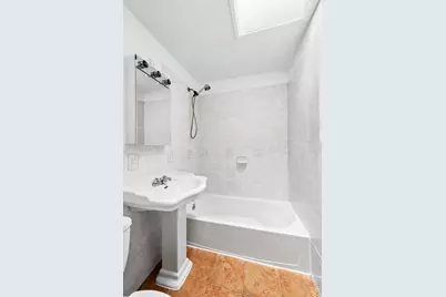 25 Veronica Place, New York City, NY 11226 - Photo 10